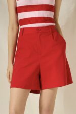 Greta shorts red