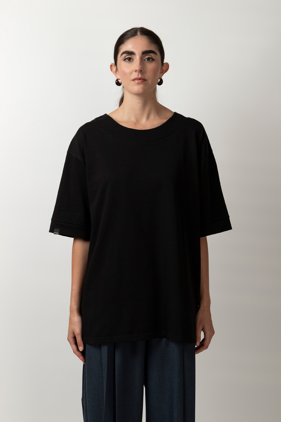 56-03-000_BLACK_3-930x1395 Unisex blouse - Image 1